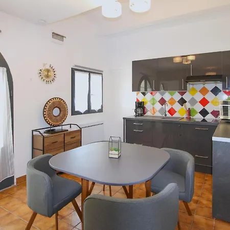 Awesome In With Kitchen Holiday home *
