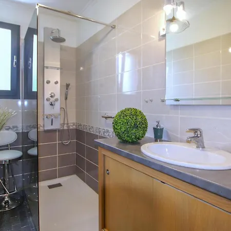 Awesome In With Kitchen Holiday home